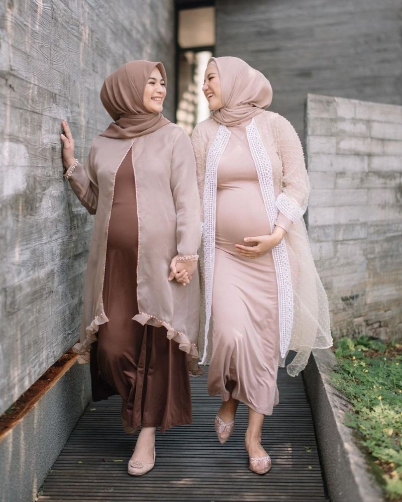 kakak adik seleb hamil bareng Berbagai sumber