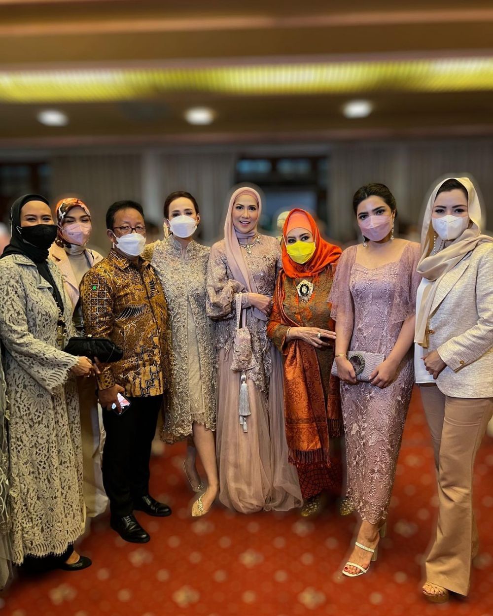 7 Momen lamaran Venna Melinda dan Ferry Irawan, berkonsep pesta kebun