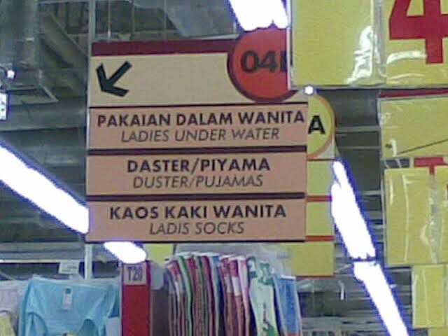 13 Papan petunjuk dalam bahasa Inggris ini jadi lucu abis