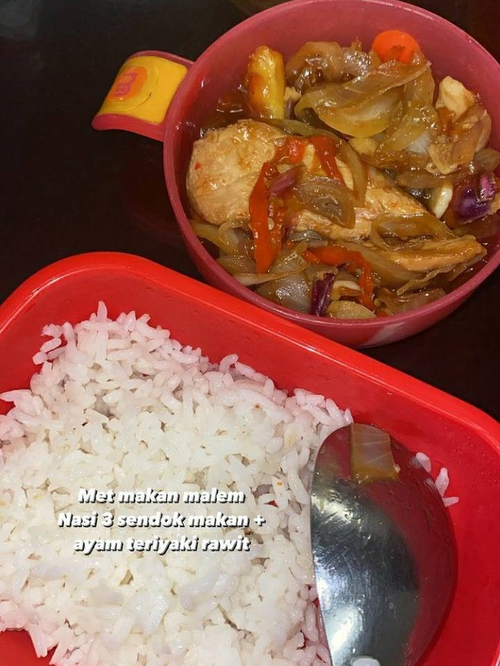 Inspirasi menu diet berbahan ayam ala 13 seleb, menggugah selera