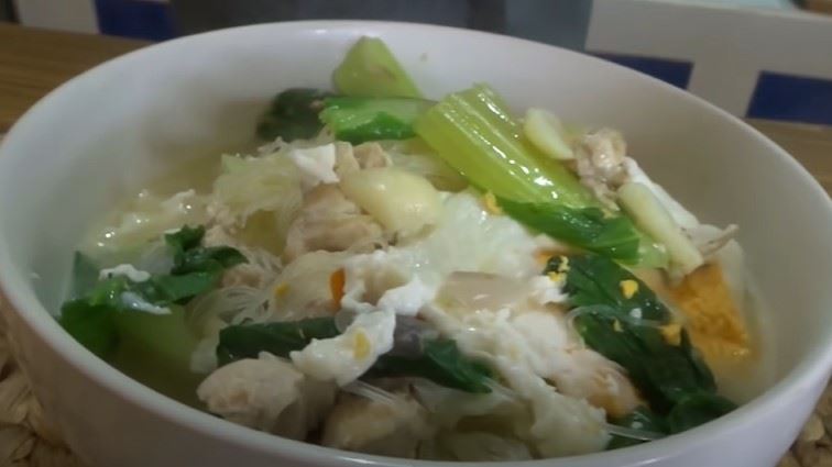 Inspirasi menu diet berbahan ayam ala 13 seleb, menggugah selera