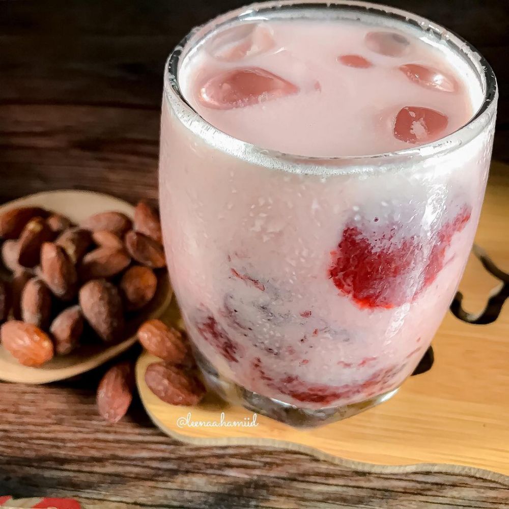 Resep strawberry milk segar, manis, enak, dan mudah dibuat