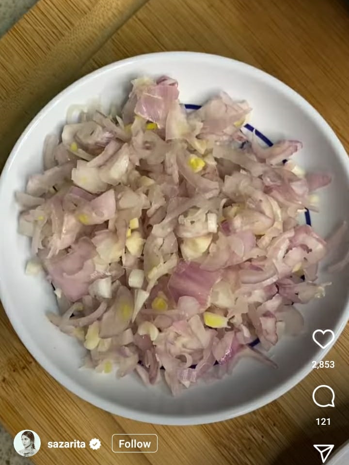 9 Trik Sarah Azhari bikin ayam suwir, wangi dan mudah ditiru