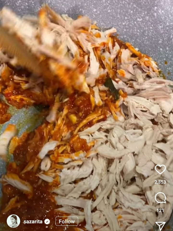 9 Trik Sarah Azhari bikin ayam suwir, wangi dan mudah ditiru