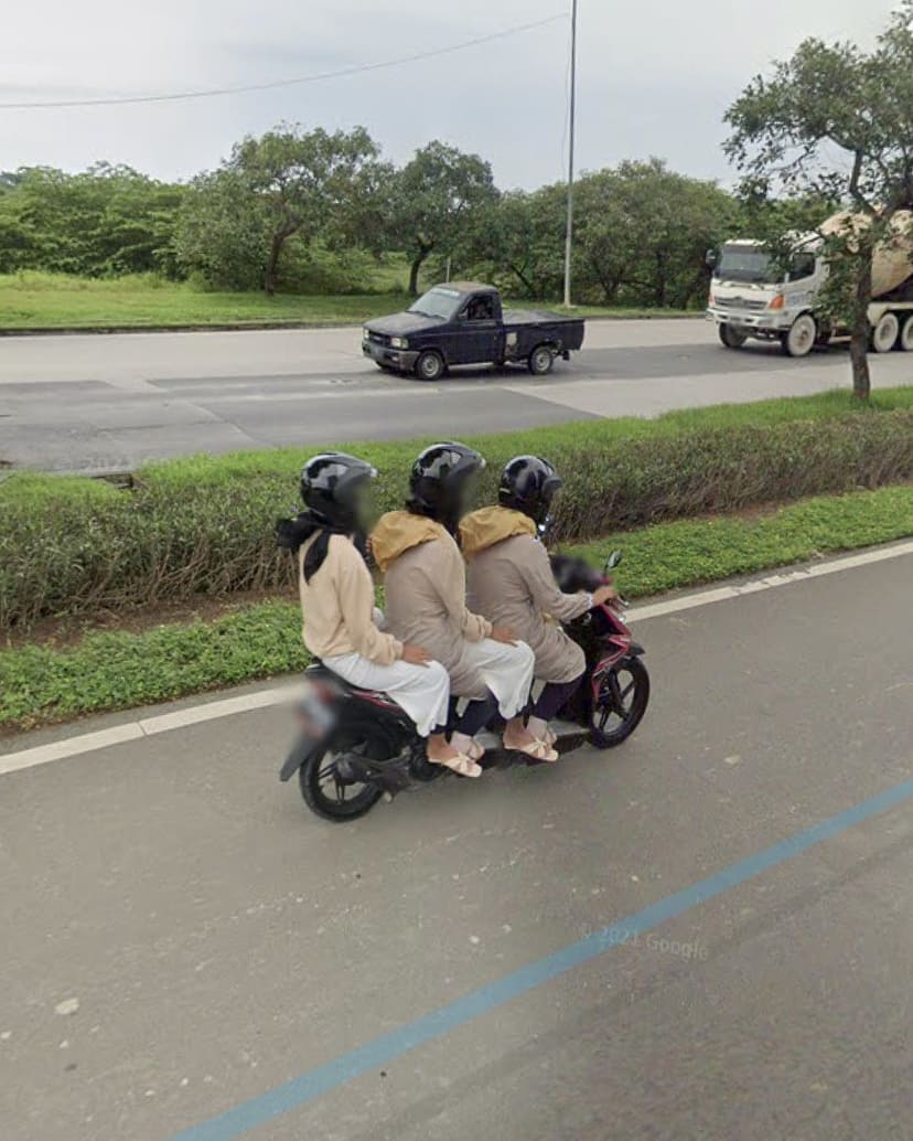 13 Potret lucu pengendara nggak sadar ada yang salah, kocak banget