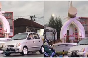 Jadi sorotan, aksi pemotor tarik mobil mogok di Ngawi ini viral