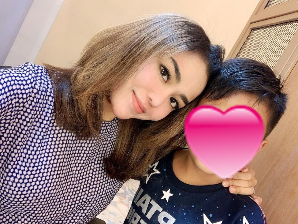 7 Penampilan terbaru Medina Zein, percaya diri dengan rambut pirang