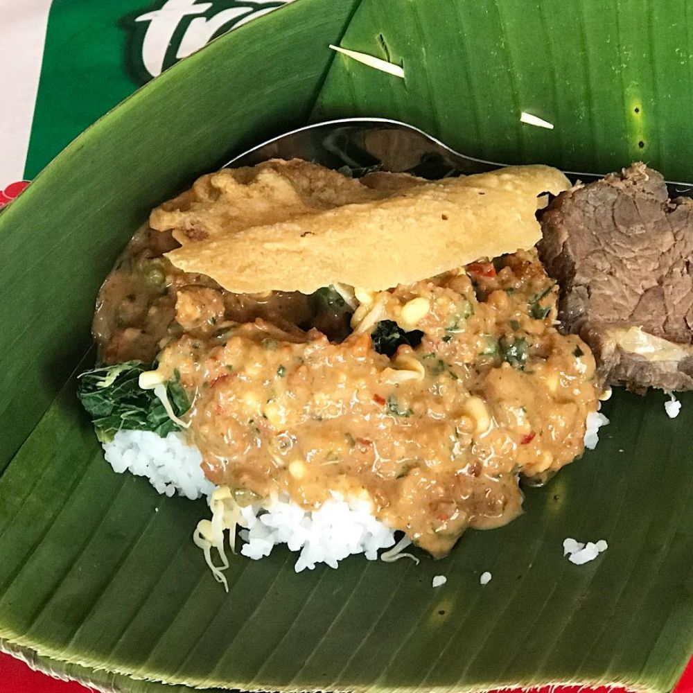 8 Tempat makan nasi pecel legendaris di Madiun, wajib dikunjungi