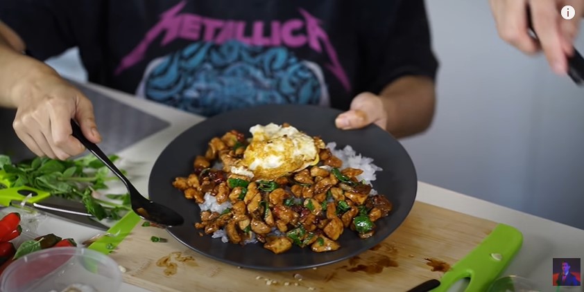 Kreasi masakan modern 10 penyanyi, Momo Geisha bak hidangan restoran