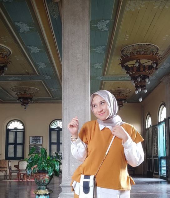 Tampil berhijab, ini 11 potret terbaru Nia Akademi Fantasi Indosiar