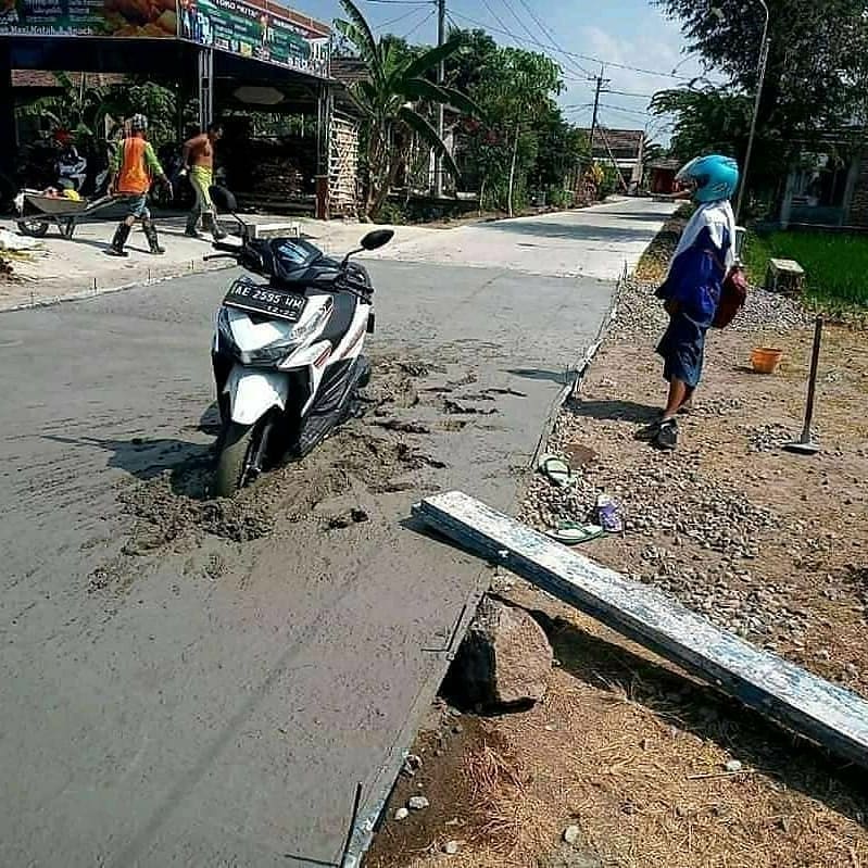 11 Potret lucu cewek jadi ngambek, alasannya ada-ada aja
