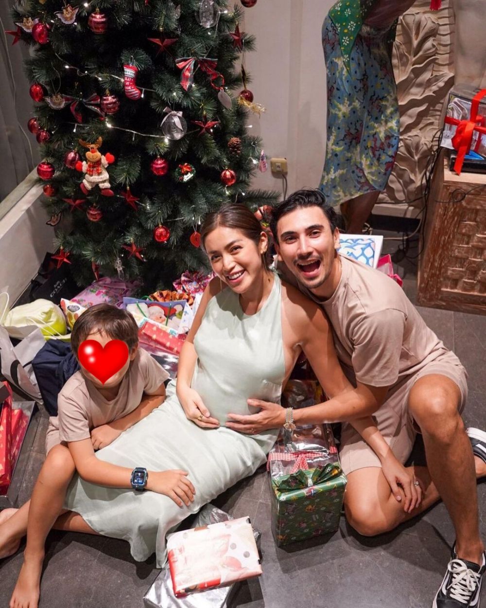 Hamil anak kedua, ini 11 pesona Jessica Iskandar pamer baby bump