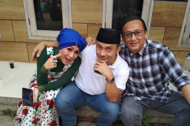 11 Potret terbaru Farida 'Misteri Gunung Merapi', awet muda di usia 47