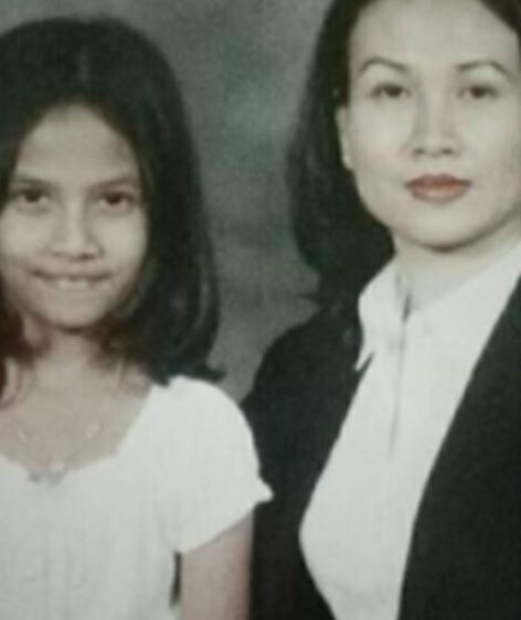 7 Foto kenangan ibu Vanessa Angel, parasnya disebut mirip Mayang