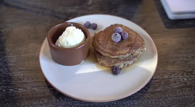 Kreasi pancake buah ala 9 seleb, manis dan sehat