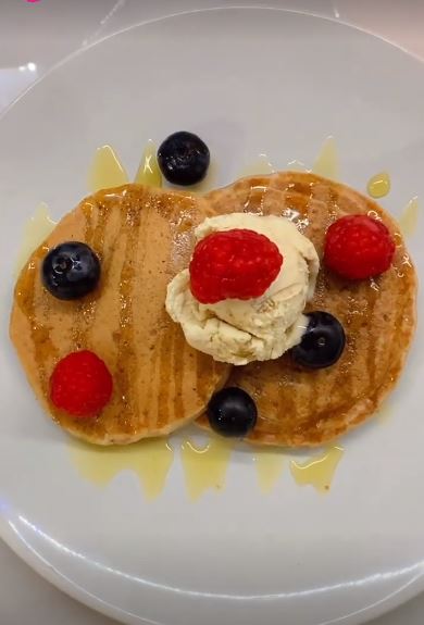 Kreasi pancake buah ala 9 seleb, manis dan sehat