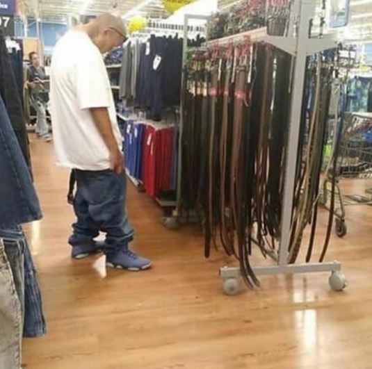 17 Kelakuan nyeleneh orang saat di mal ini bikin tepuk jidat