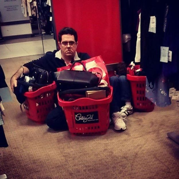 17 Kelakuan nyeleneh orang saat di mal ini bikin tepuk jidat