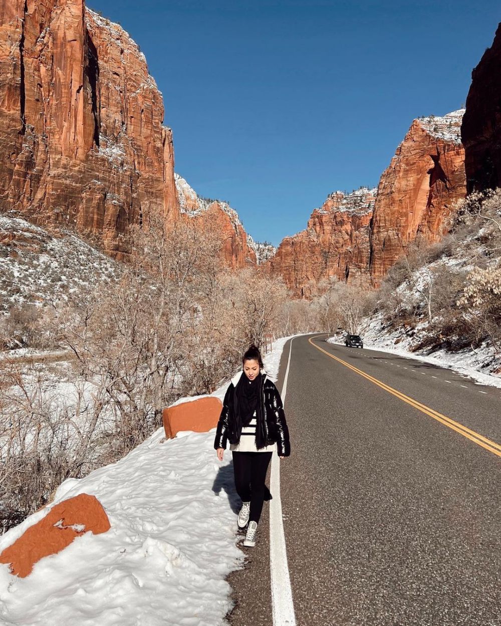 Hamil bersamaan, 9 adu gaya Nikita Willy dan Winona Willy saat liburan