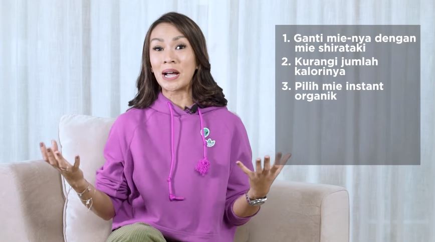 7 Trik mengonsumsi mi instan ala Melanie Putria, cocok buat diet