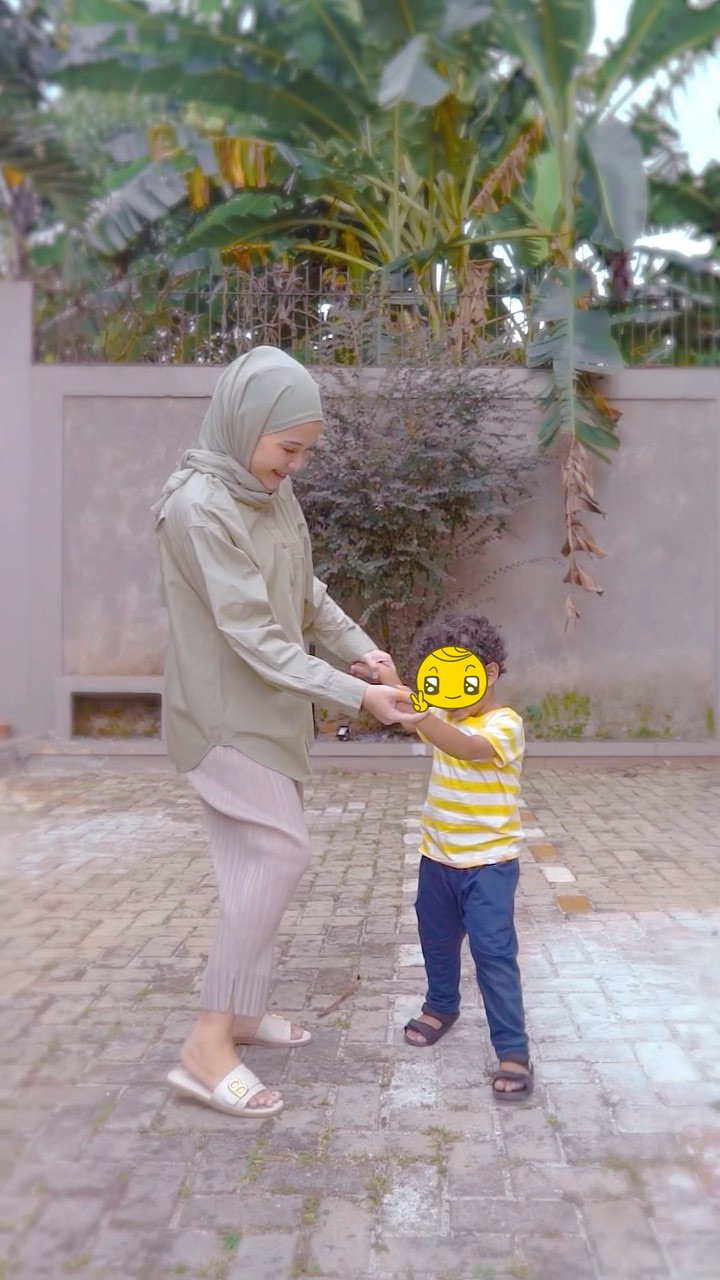 9 Potret istri Babe Cabita yang mantap berhijab, makin menawan