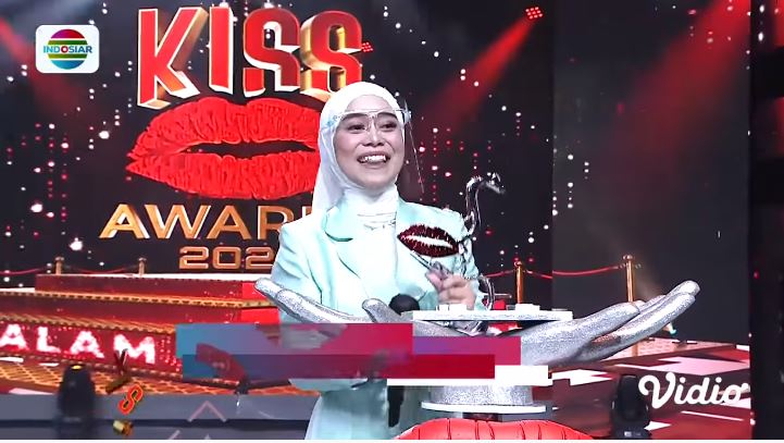 11 Potret Lesty Kejora di penghargaan Kiss Awards 2022, borong 4 piala