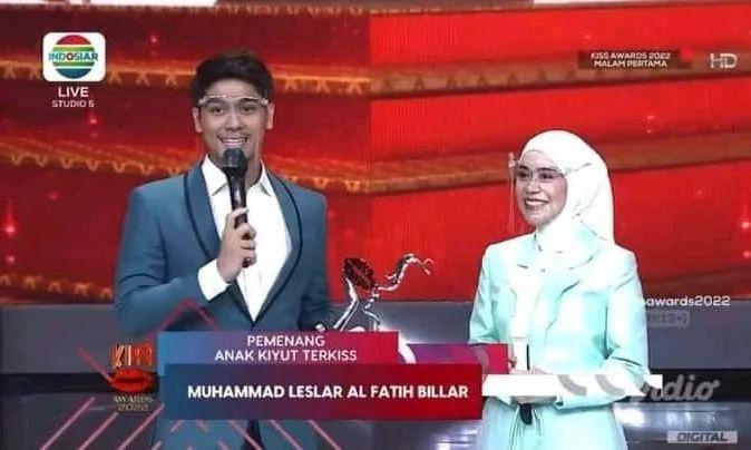 11 Potret Lesty Kejora di penghargaan Kiss Awards 2022, borong 4 piala