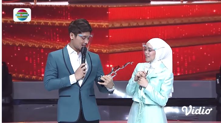 11 Potret Lesty Kejora di penghargaan Kiss Awards 2022, borong 4 piala