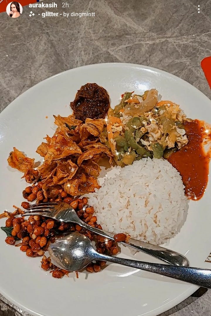 9 Makanan ini dikonsumsi Aura Kasih, bikin tubuh fit dan ideal