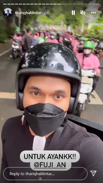 7 Momen Thariq beri kejutan Valentine ke Fuji, bawa rombongan ojol