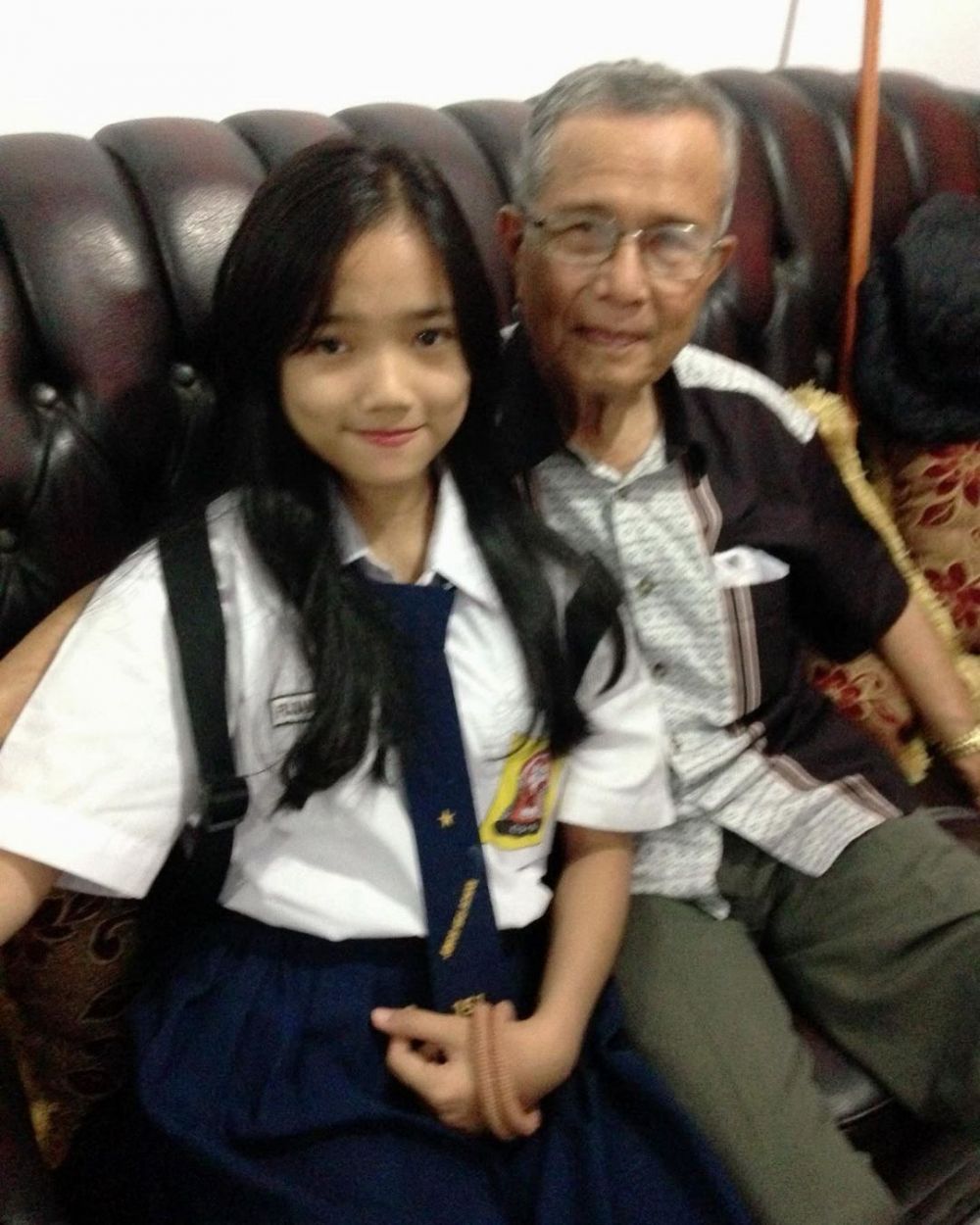 Lepas rindu, ini 8 potret kebersamaan Fuji dan kakek