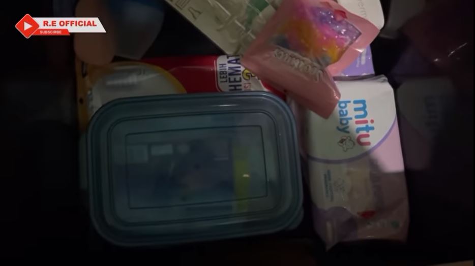 5 Penampakan isi lemari anak Ega dan Rafly D'Academy, sederhana banget
