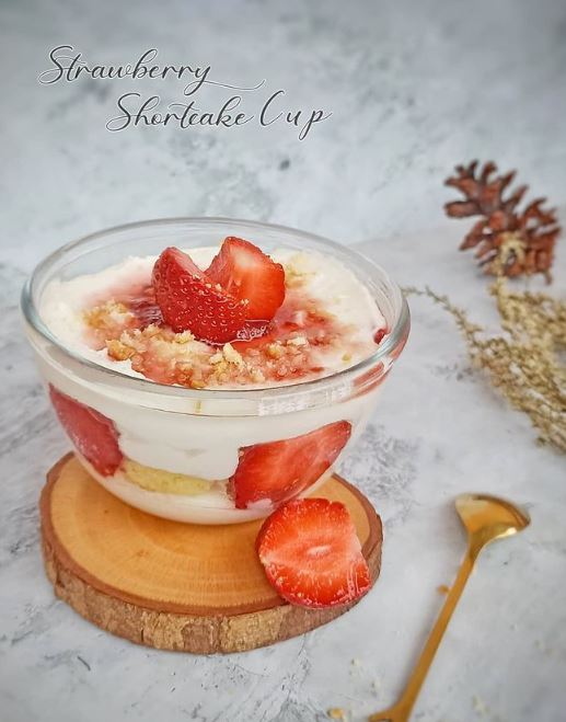 15 Resep olahan strawberry jadi aneka kue, legit dan lembut
