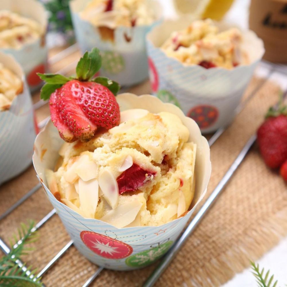 15 Resep olahan strawberry jadi aneka kue, legit dan lembut