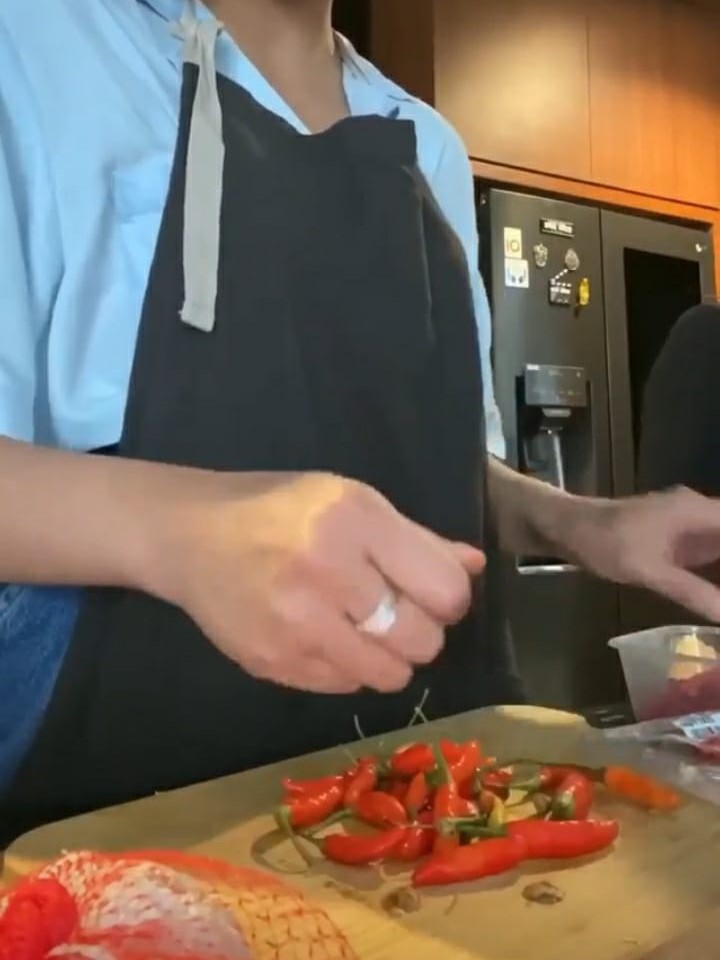 10 Trik Awkarin bikin tumis kerang, antiamis dan nggak pelit bumbu