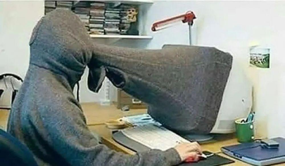 13 Tingkah absurd siswa saat belajar mandiri ini bikin cekikikan