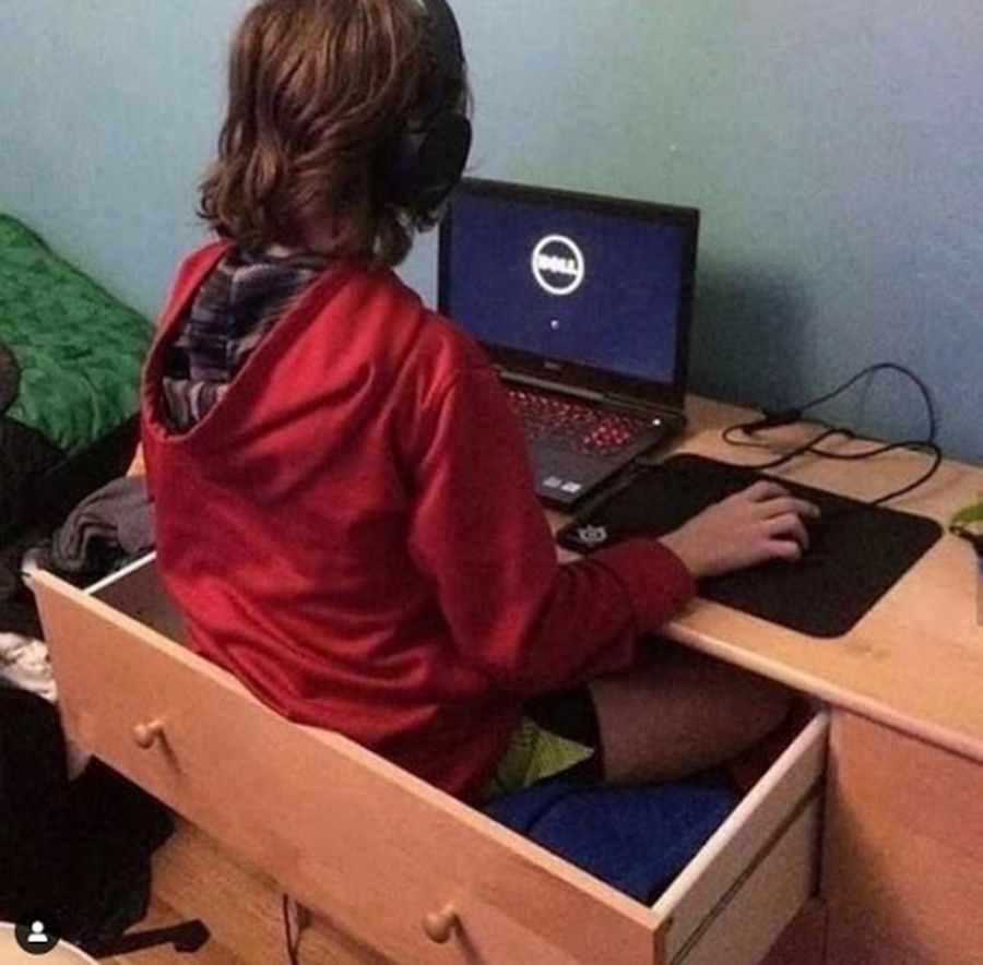 13 Tingkah absurd siswa saat belajar mandiri ini bikin cekikikan