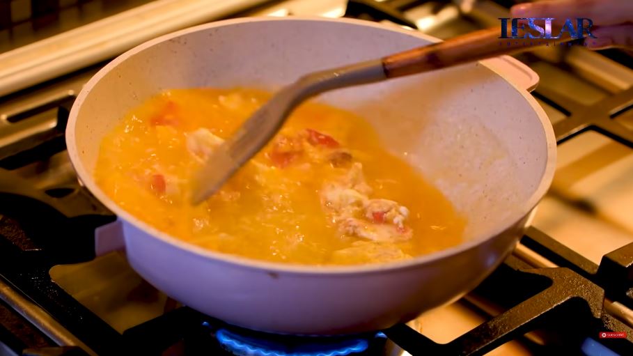 11 Langkah Lesty Kejora bikin seblak Sunda, bumbunya sederhana