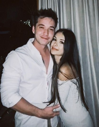 9 Potret kebersamaan Stefan William dan Ria Andrews, rayakan Valentine