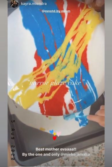 9 Kreasi mirror glaze cake buatan Mieke Amalia, detailnya ciamik
