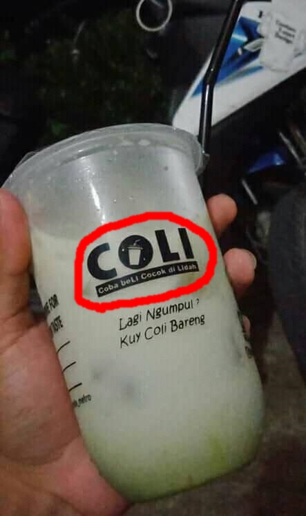 8 Singkatan nyeleneh di spanduk pedagang minuman, bikin garuk kepala