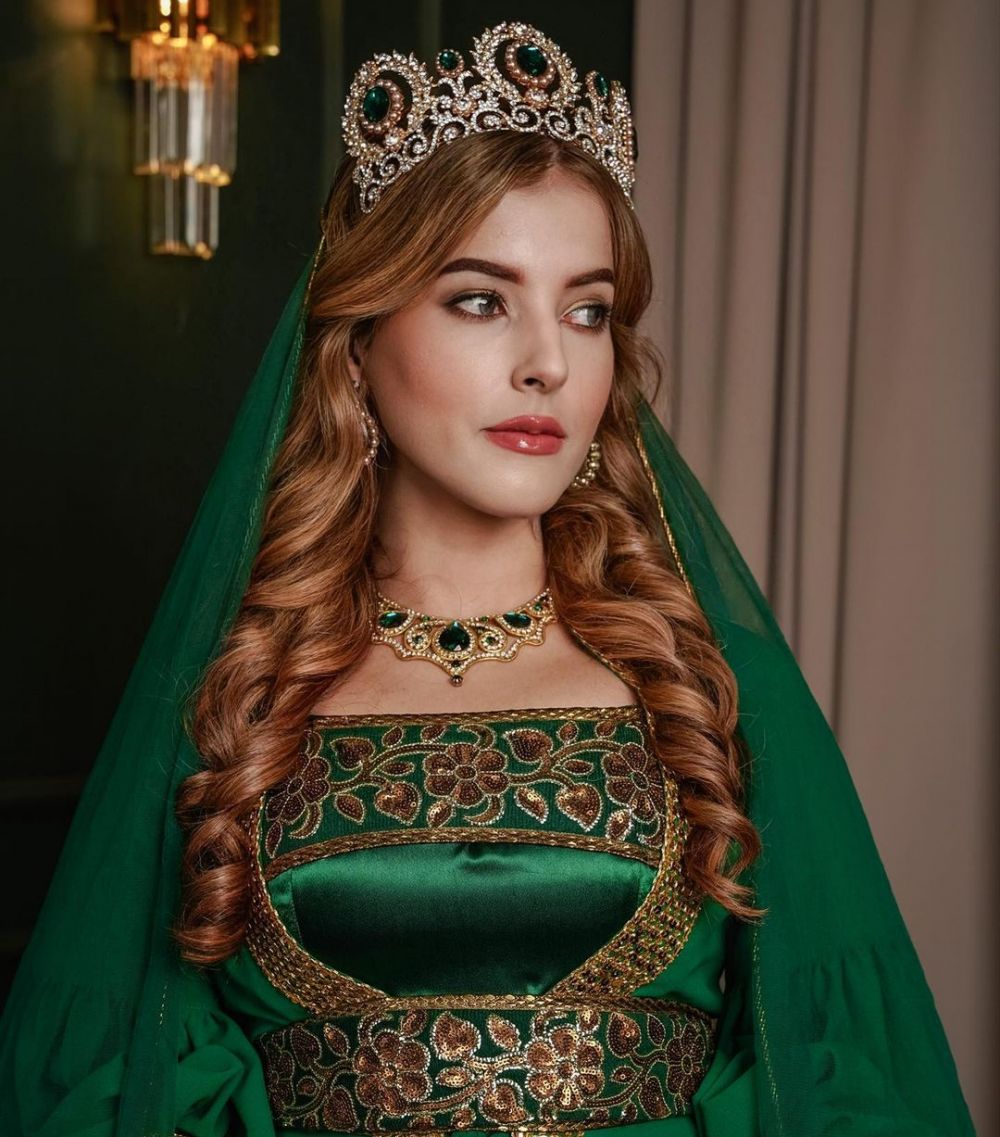 7 Pesona Tasya Farasya tiru penampilan Hurrem di serial King Suleiman
