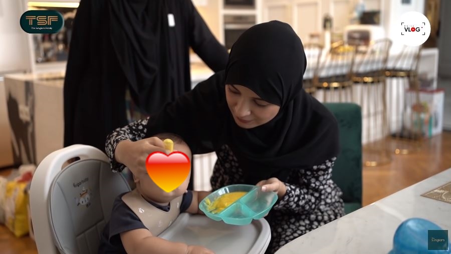 7 Trik MPASI ala Zaskia Sungkar, bantu anak mengenal makanan