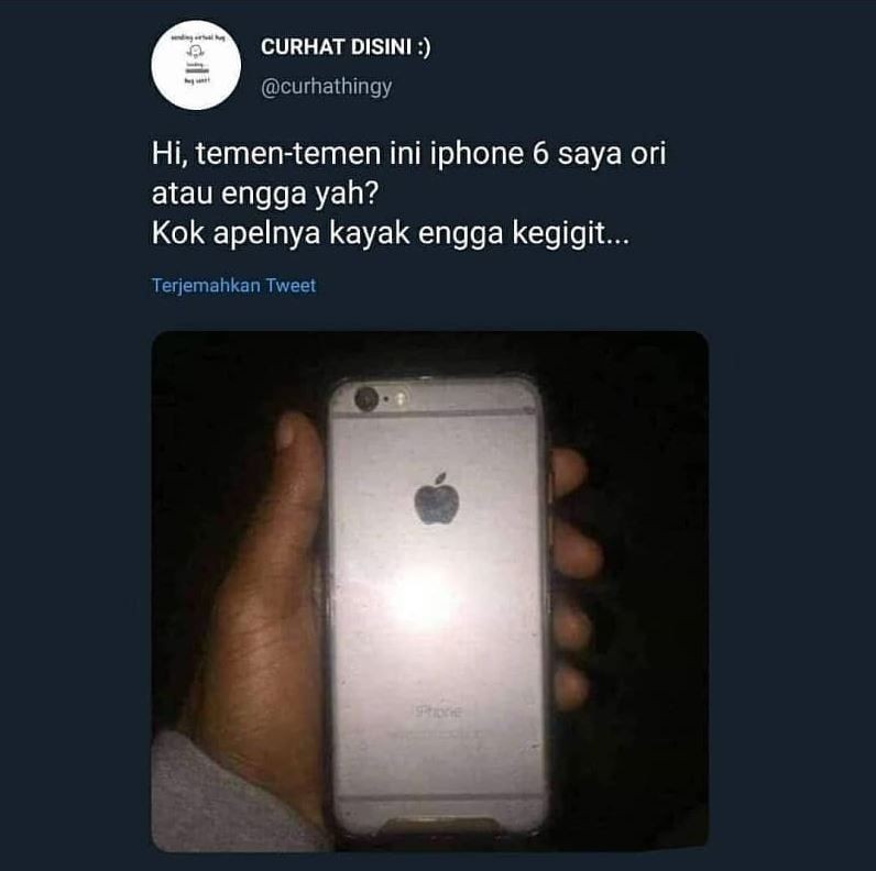 15 Potret lucu orang pamer HP iPhone ini gagal keren