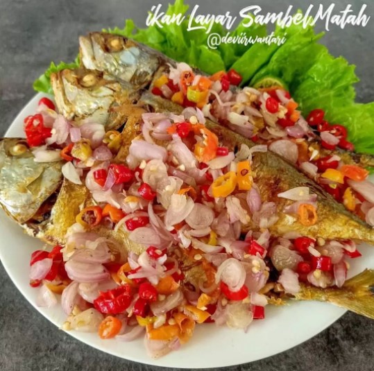 11 Resep ikan sambal matah ala rumahan, enak dan pedasnya nendang
