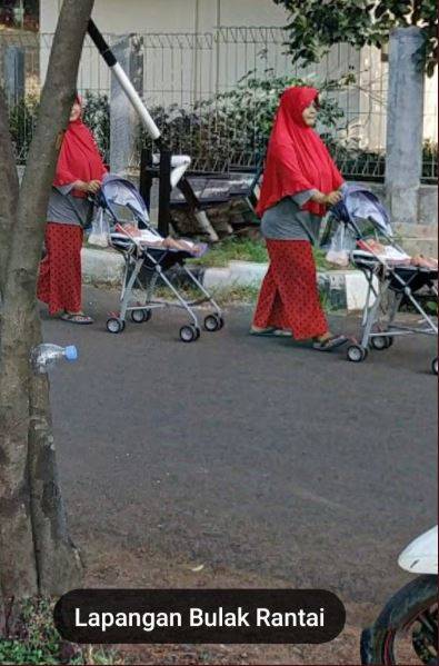 11 Momen lucu emak-emak ngebug ini bikin dahi mengkerut