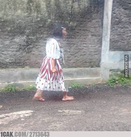 11 Momen lucu emak-emak ngebug ini bikin dahi mengkerut