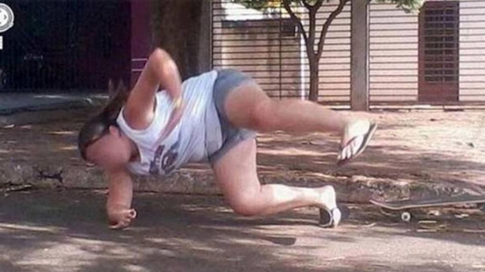 11 Momen lucu emak-emak ngebug ini bikin dahi mengkerut