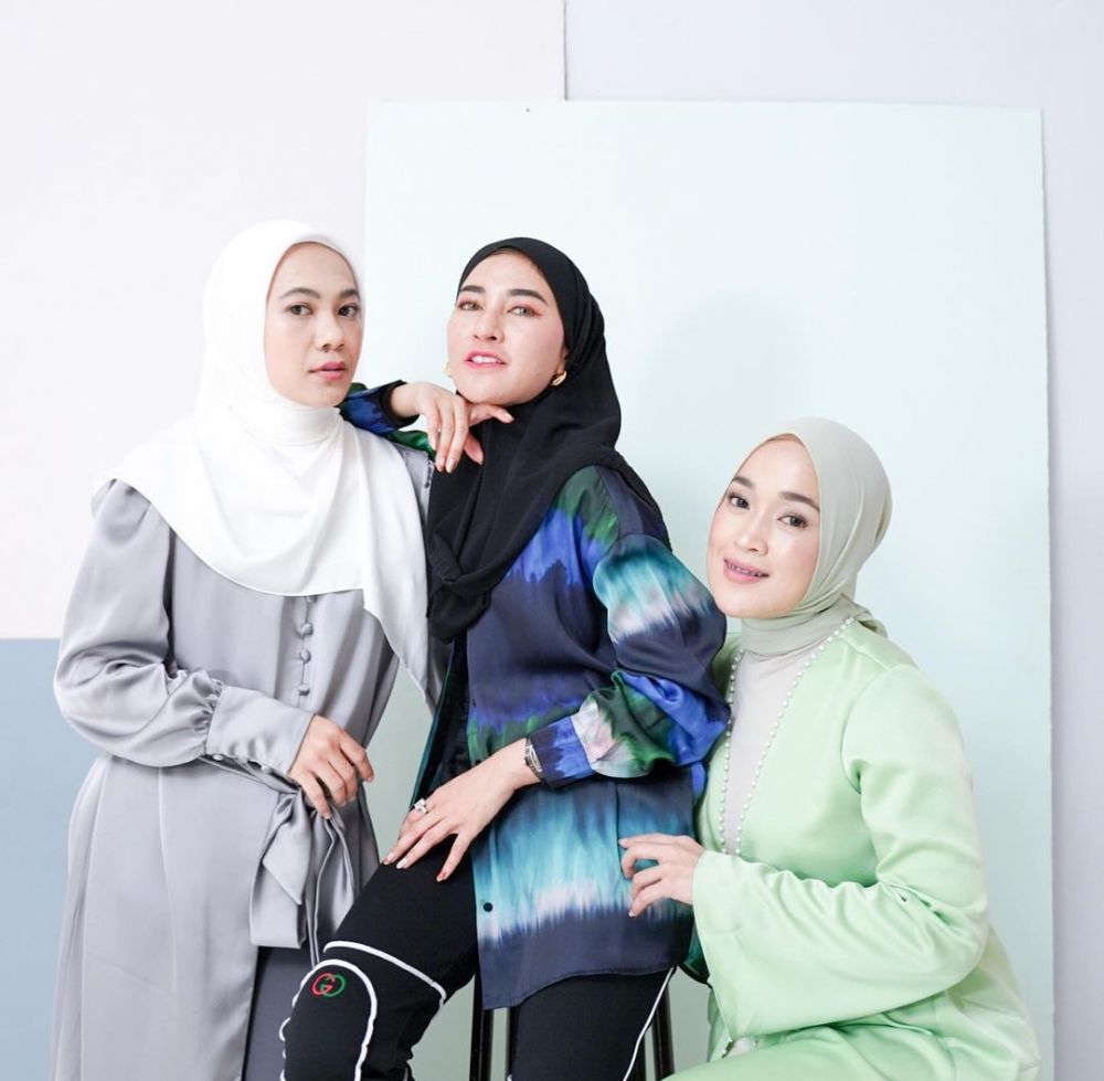 9 Potret kedekatan Ririe Fairus dan Mommy ASF penulis Layangan Putus