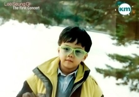 9 Potret masa kecil Lee Seung-gi, imut dengan gigi ompongnya